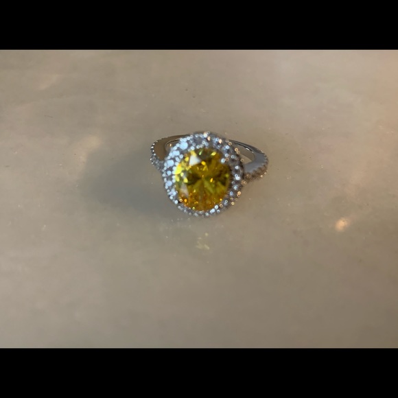 High End- yellow cubic zirconia halo ring - Picture 2 of 4